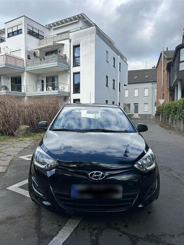 Gebraucht Hyundai i20 Classic 86 PS (63 kW) 2014 Schwarz Kleinwagen