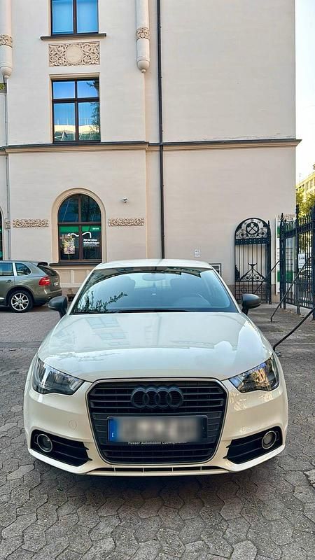 Weiß Gebraucht 2013 Audi A1 Kleinwagen | 5.600 € (Fairer Preis) - Bild 1/4