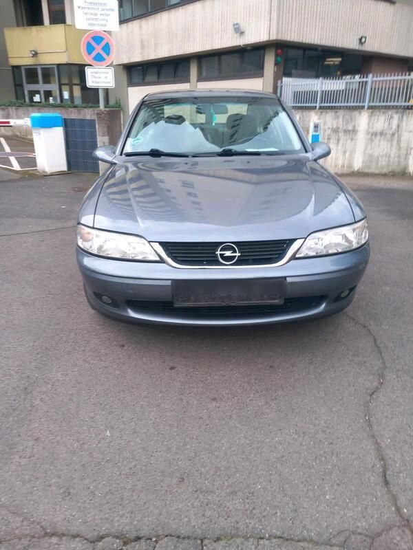 Grau Gebraucht 2000 Opel Vectra Limousine | 1.000 € (Guter Preis) - Bild 1/4