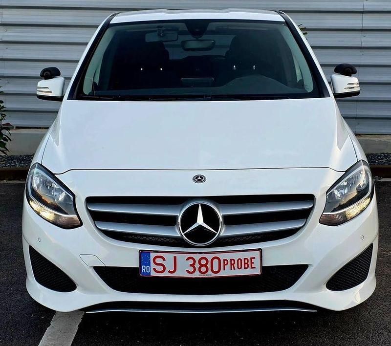Gebraucht Mercedes B220 170 PS (125 kW) 2019 Weiß Van / Kleinbus