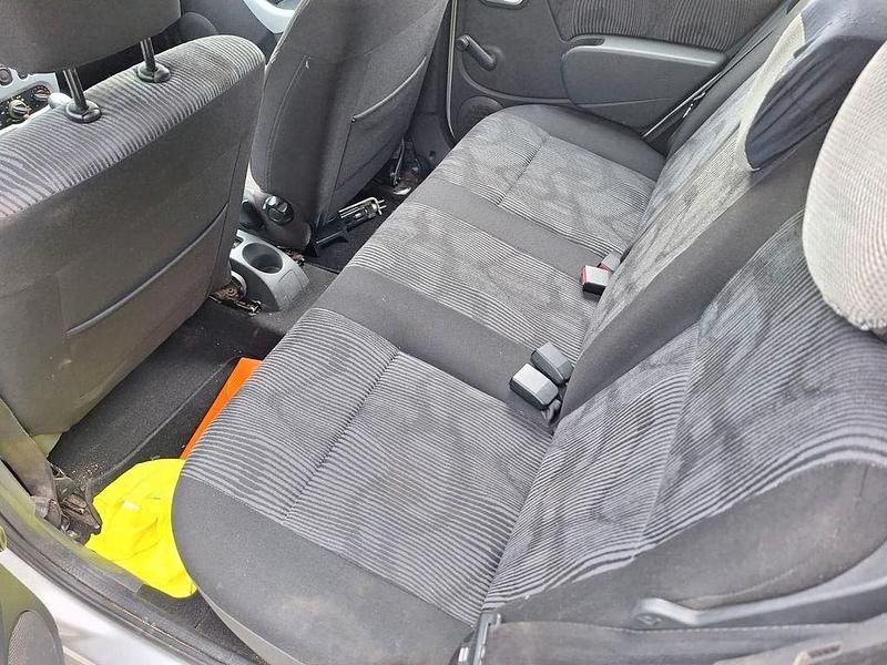 Gebraucht Dacia Sandero 75 PS (55 kW) 2009 Silber Kleinwagen