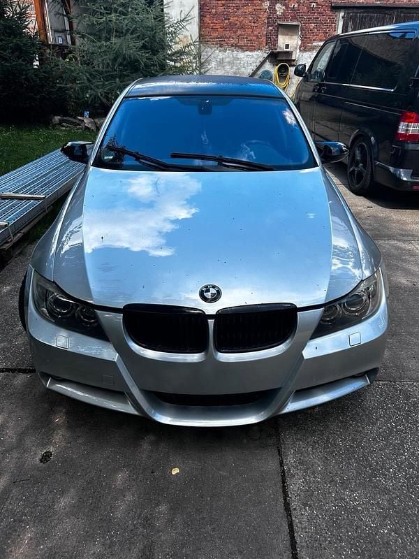 Silber Gebraucht 2011 BMW 325 Limousine | 4.500 € (Superpreis) - Bild 1/4