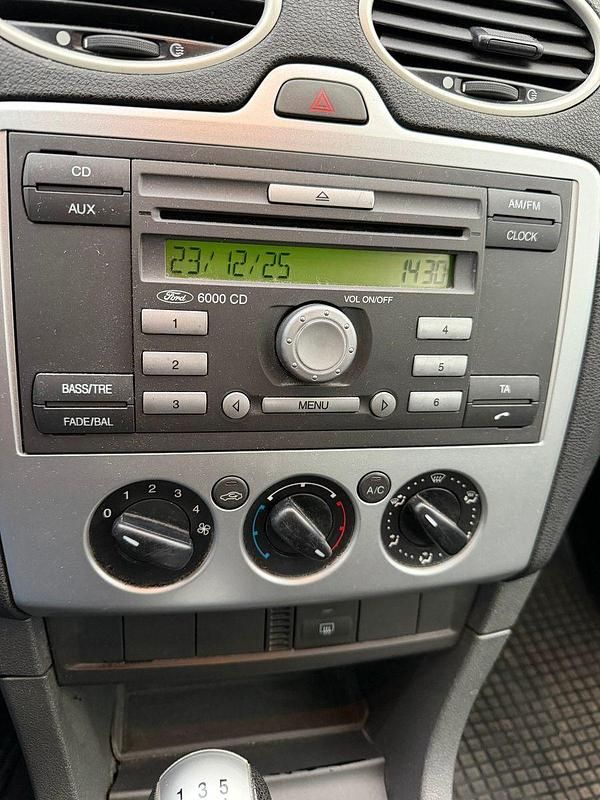 Gebraucht Ford Focus Trend 101 PS (74 kW) 2006 Grau Kombi