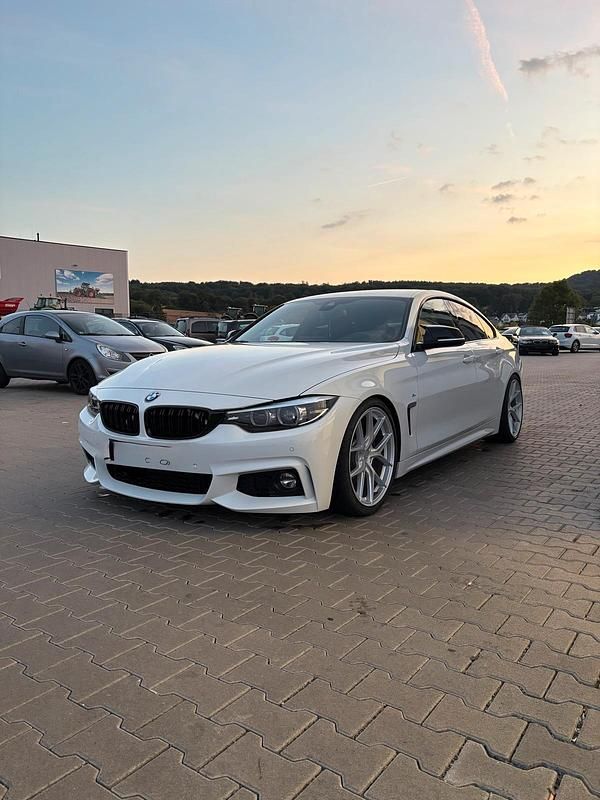 Weiß Gebraucht 2018 BMW 440 Coupé | 35.900 € (Fairer Preis) - Bild 1/4