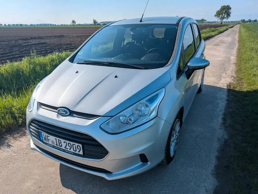 Używany Ford B-MAX SYNC Edition 75 KM (55 kW) 2014 Srebrny Minivan