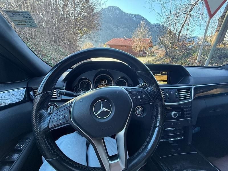 Gebraucht Mercedes E200 184 PS (135 kW) 2012 Schwarz Kombi