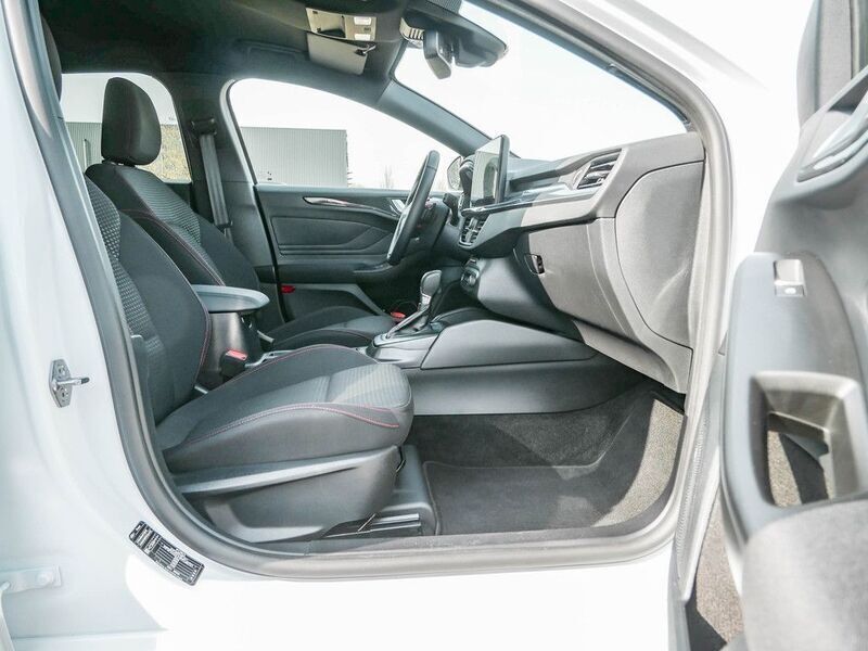 Gebraucht Ford Focus ST-Line 155 PS (114 kW) 2023 Weiss / frozen white Kombi