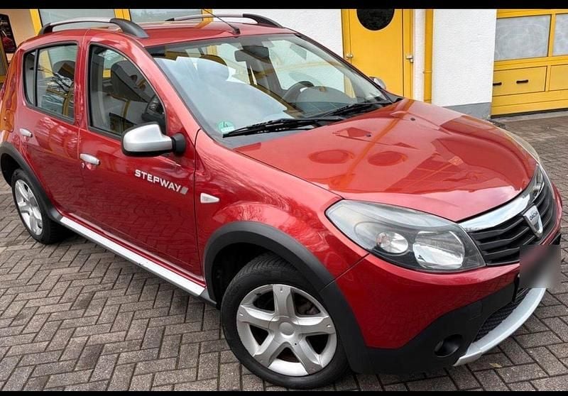 Rot Gebraucht 2011 Dacia Sandero Stepway Kleinwagen | 3.450 € (Fairer Preis) - Bild 1/4