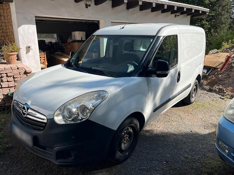 Używany Opel Combo 90 KM (66 kW) 2013 Biały Minivan