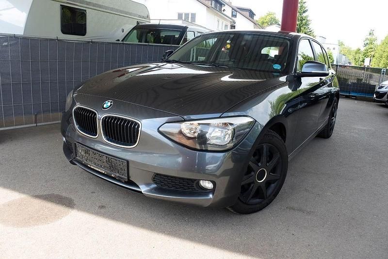 Mineralgrau metallic Gebraucht 2014 BMW 118 Sport Line Kleinwagen | 7.999 € (Guter Preis) - Bild 1/4