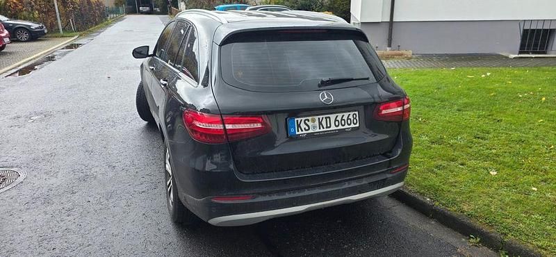 Schwarz Gebraucht 2017 Mercedes GLC350 SUV | 26.500 € (Etwas zu teuer) - Bild 1/4
