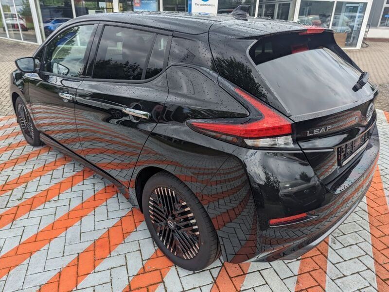 Gebraucht Nissan Leaf N-Connecta 110 kW (150 PS) 2023 Schwarz Kleinwagen