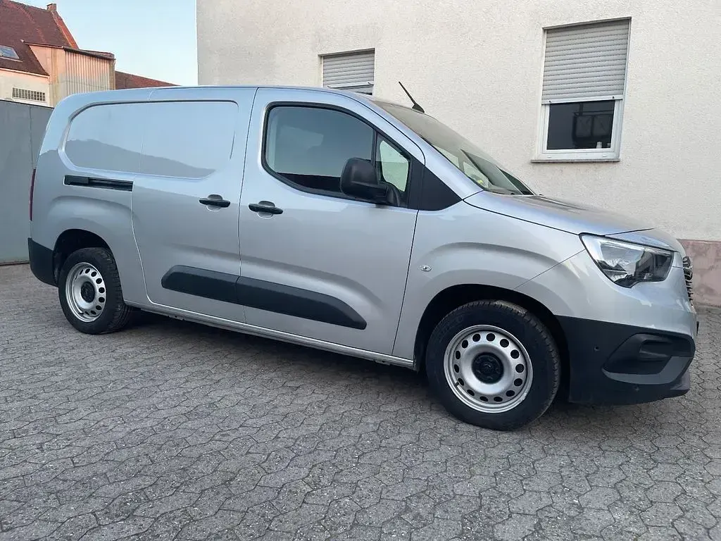 Gebraucht Opel Combo 131 PS (96 kW) 2021 Silber Van / Kleinbus