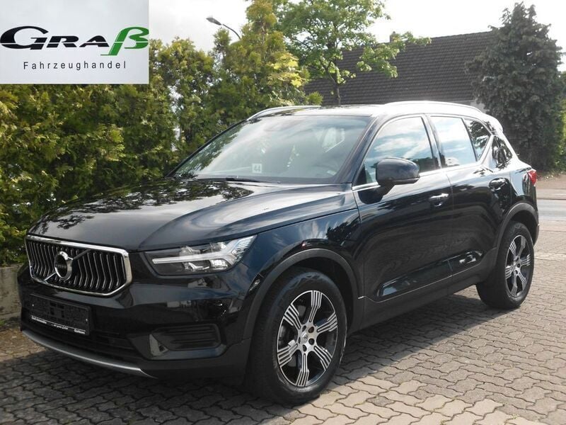 Black solid "stone" / solid Gebraucht 2020 Volvo XC40 Inscription SUV | 30.330 € (Fairer Preis) - Bild 1/4