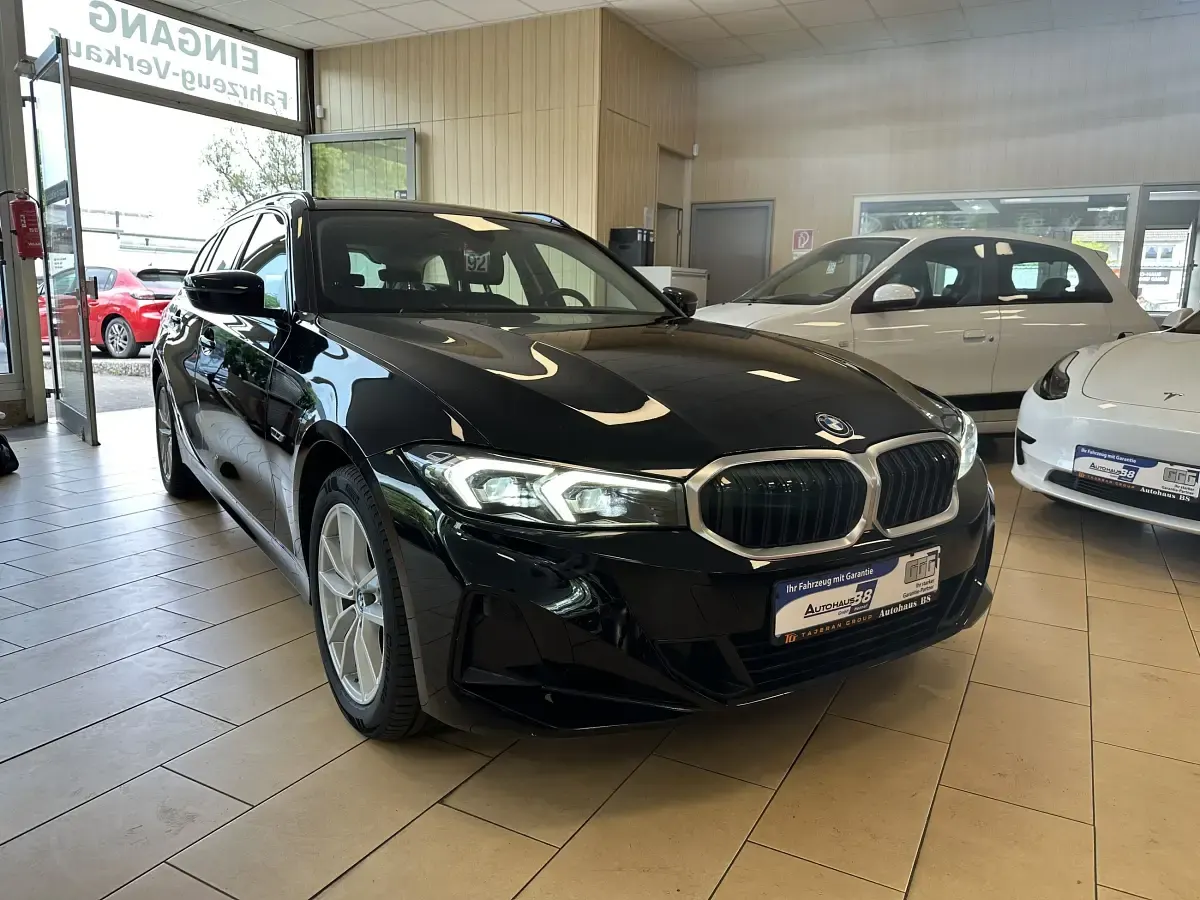 Gebraucht BMW 330e Shadowline 292 PS (214 kW) 2022 Schwarz Kombi