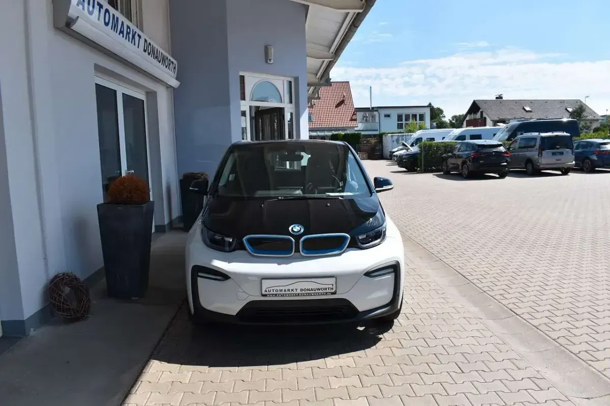 Gebraucht BMW i3 Comfort Edition 125 kW (170 PS) 2022 Weiß Kleinwagen