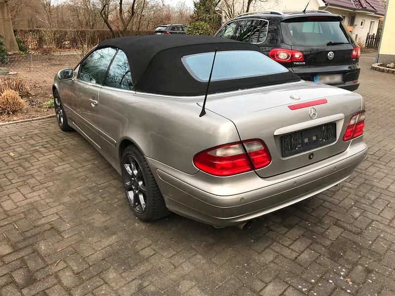 Gebraucht Mercedes CLK200 163 PS (119 kW) 2003 Grau Cabrio