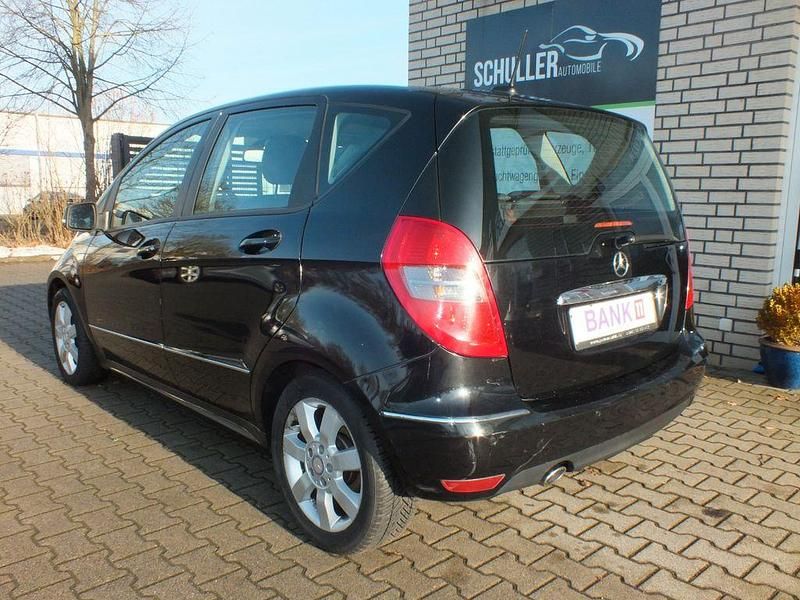 Gebraucht Mercedes A180 109 PS (80 kW) 2010 Schwarz Van / Kleinbus