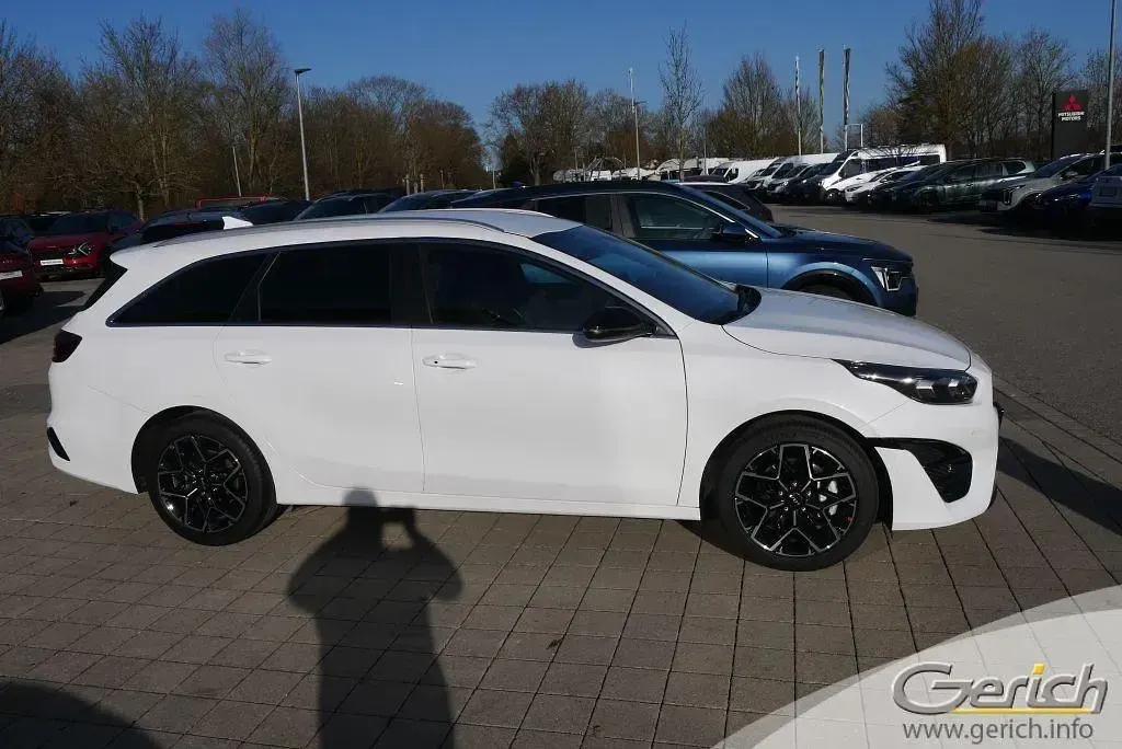 Neu Kia Ceed Sportswagon GT-Line 140 PS (102 kW) 2026 Deluxeweiss metallic Kombi