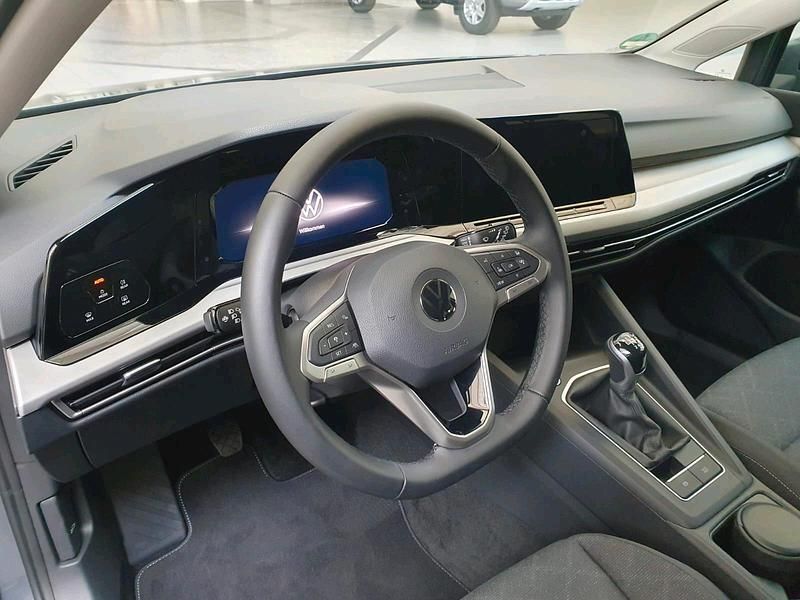 Gebraucht VW Golf VIII 130 PS (95 kW) 2022 Grau Limousine