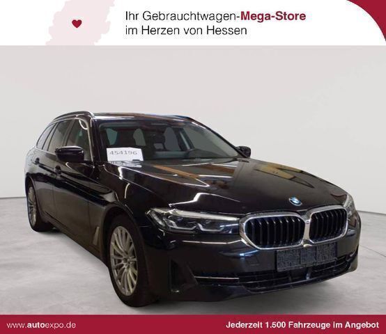 Schwarz Gebraucht 2021 BMW 530e Sport Line Kombi | 26.489 € (Fairer Preis) - Bild 1/4