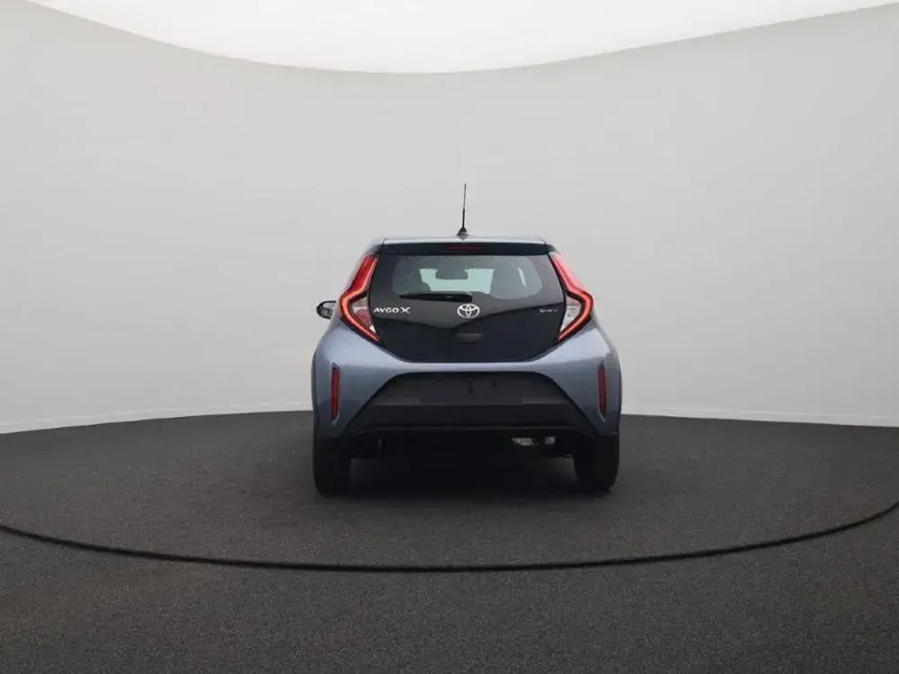 Neu Toyota Aygo X X-pure 116 PS (85 kW) 2026 Celestite grey metallic SUV