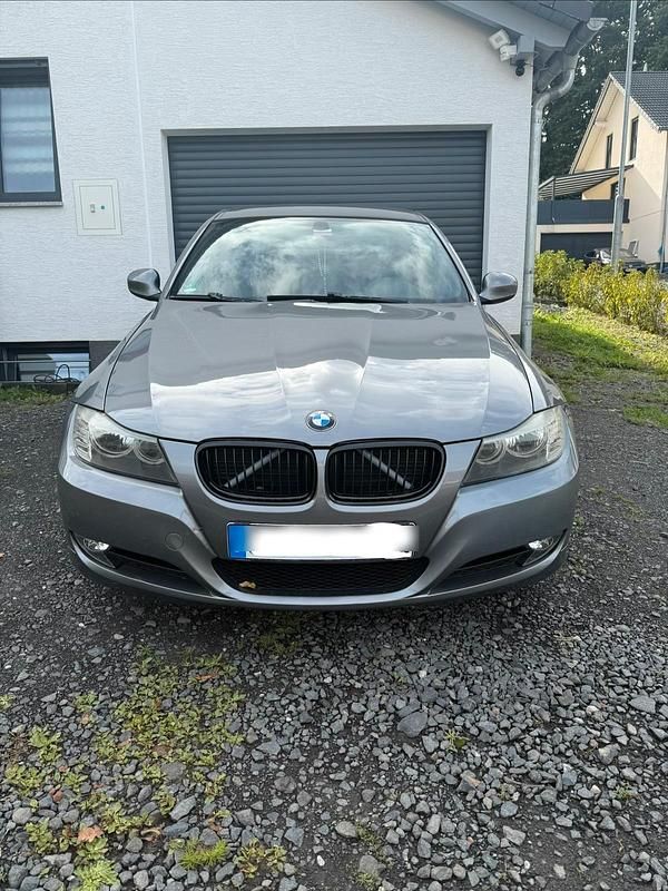 Grau Gebraucht 2009 BMW 318 Limousine | 6.250 € (Etwas zu teuer) - Bild 1/4