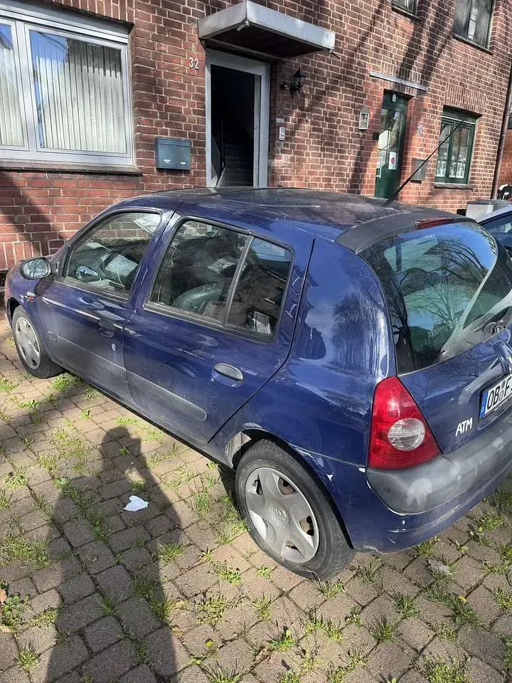 Używany Renault Clio II Initiale 98 KM (72 kW) 2002 Sedan/Limuzyna