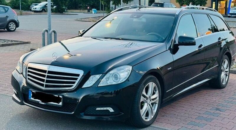 Schwarz Gebraucht 2010 Mercedes E300 Avantgarde Kombi | 6.400 € (Guter Preis) - Bild 1/4