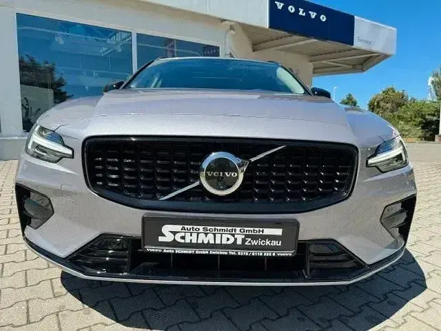 Gebraucht Volvo V60 Plus 197 PS (144 kW) 2025 Silber Kombi