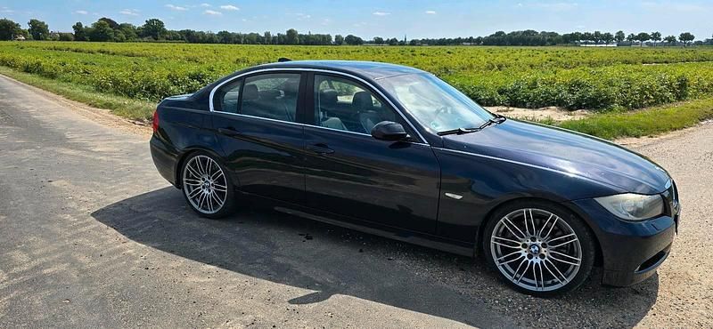 Blau Gebraucht 2006 BMW 330 M Performance Limousine | 9.900 € - Bild 1/4