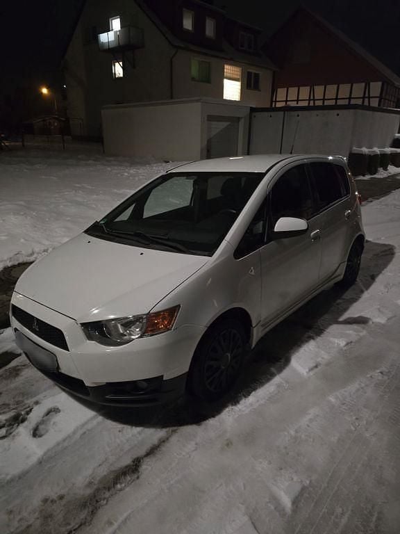 Gebraucht Mitsubishi Colt Edition 95 PS (69 kW) 2011 Weiß Kleinwagen