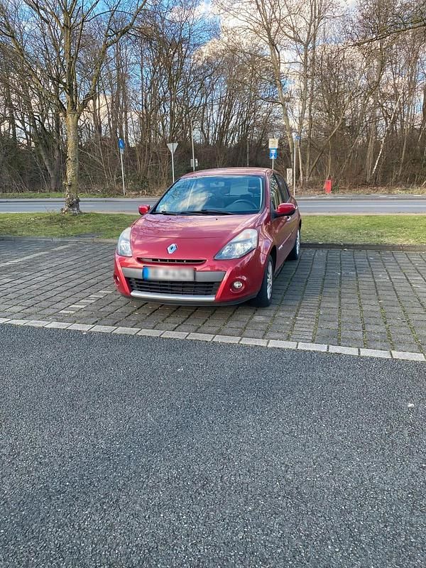 Gebraucht Renault Clio II 75 PS (55 kW) 2011 Rot Kleinwagen