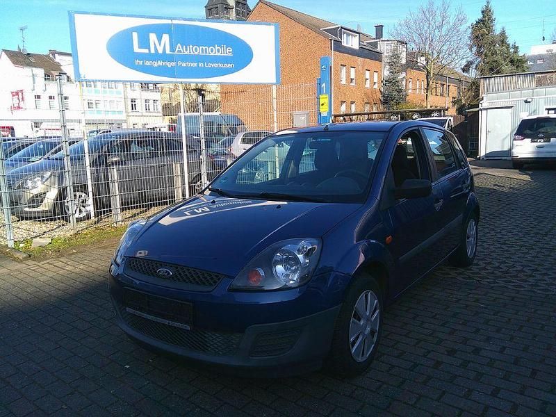 Gebraucht Ford Fiesta Basis 69 PS (50 kW) 2007 Blau Kleinwagen