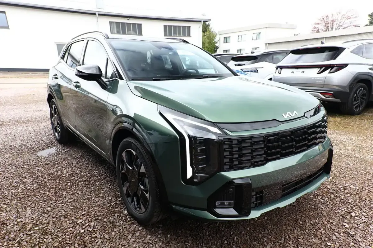 Neu Kia Sportage GT-Line 179 PS (131 kW) 2026 Experience green metallic kontra SUV