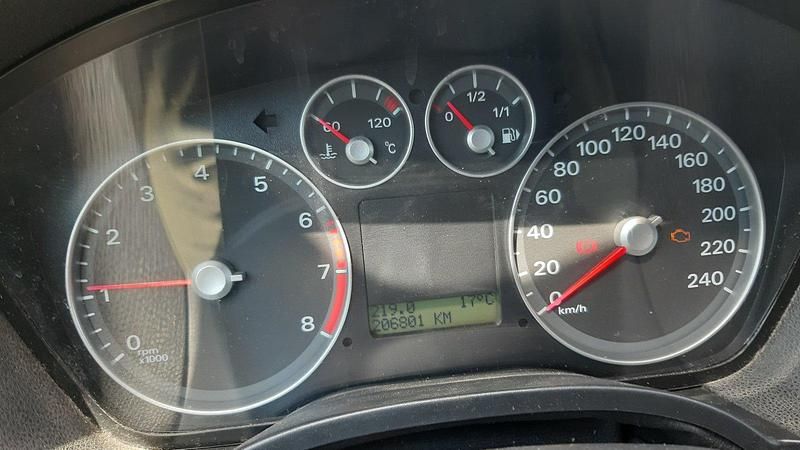 Silber Gebraucht 2005 Ford Focus Kombi | 1.500 € (Fairer Preis) - Bild 1/4