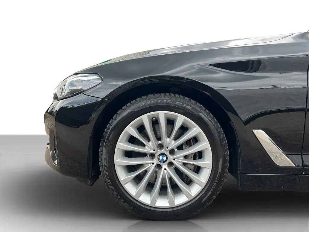 Gebraucht BMW 530 Sport Line 286 PS (210 kW) 2023 Schwarz Kombi