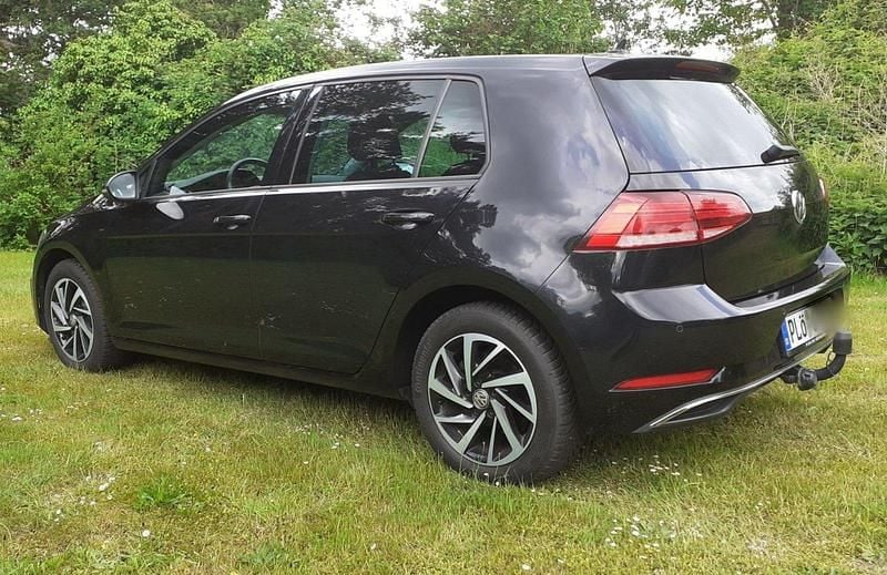 Schwarz Gebraucht 2018 VW Golf VII Join Limousine | 11.900 € (Fairer Preis) - Bild 1/4