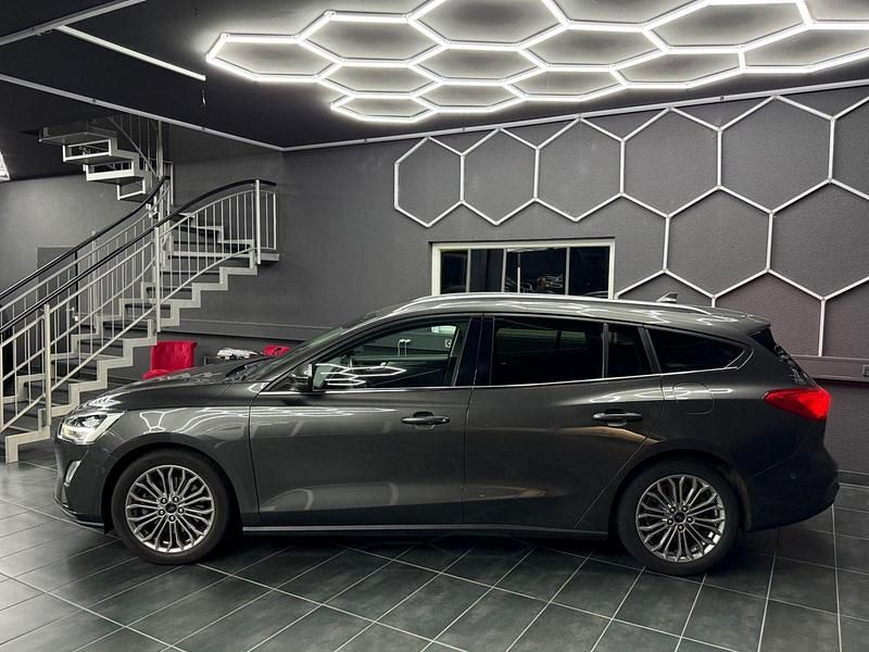 Gebraucht Ford Focus Titanium 125 PS (91 kW) 2019 Grau Kombi
