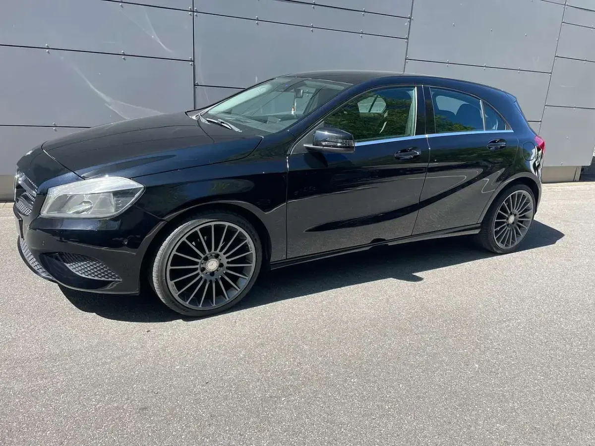 Gebraucht Mercedes A180 Sport 122 PS (89 kW) 2013 Obsidian schwarz Kleinwagen