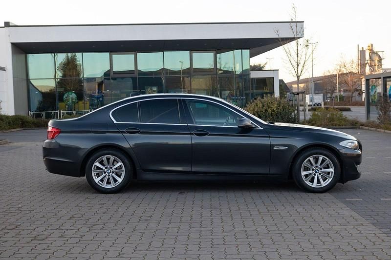 Gebraucht BMW 528 Sport Line 258 PS (189 kW) 2011 Grau Limousine