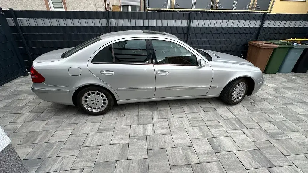 Gebraucht Mercedes E240 Elegance 177 PS (130 kW) 2005 Schwarz Limousine