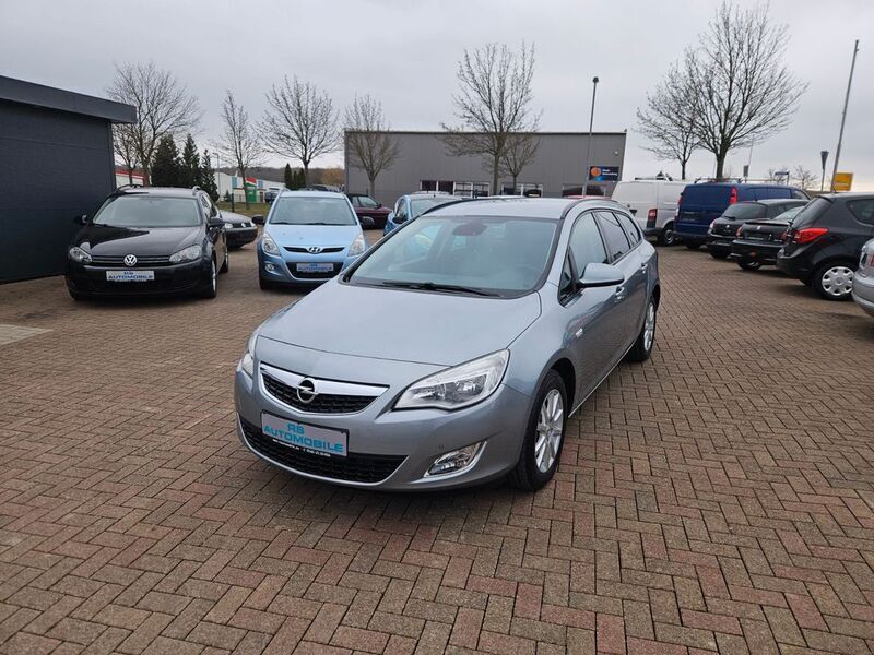 Silber Gebraucht 2011 Opel Astra Design Edition Kombi | 6.999 € (Etwas zu teuer) - Bild 1/4