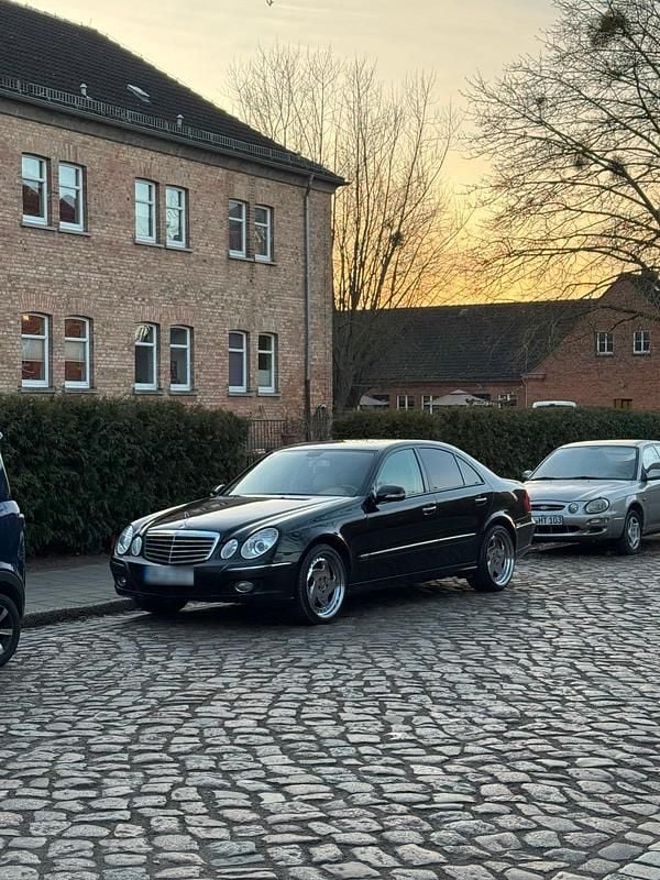 Gebraucht Mercedes E280 231 PS (169 kW) 2007 Schwarz Limousine