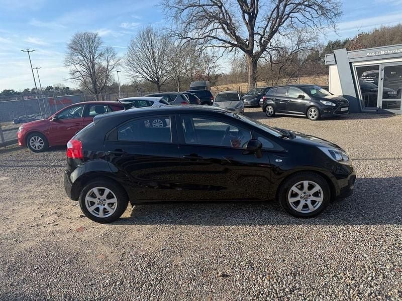 Gebraucht Kia Rio Edition 7 86 PS (63 kW) 2014 Schwarz Limousine