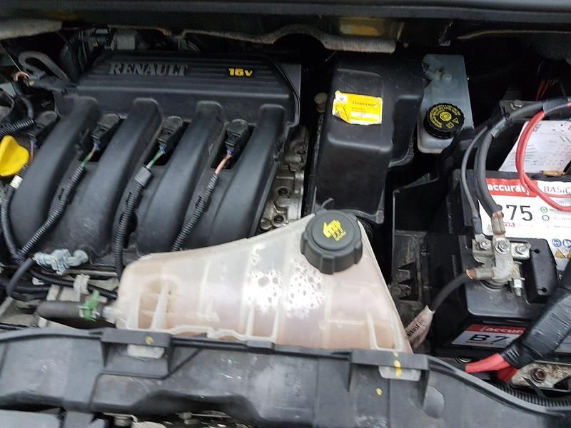 Gebraucht Renault Kangoo Authentique 106 PS (77 kW) 2012 Weiß Van / Kleinbus