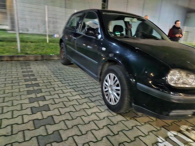 Gebraucht VW Golf IV 75 PS (55 kW) 2002 Schwarz Kleinwagen