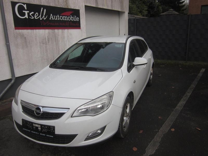 Gebraucht Opel Astra Edition 165 PS (121 kW) 2012 Weiß Kombi