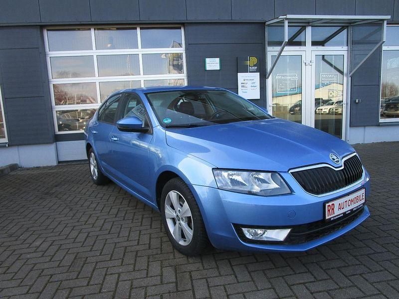 Gebraucht Skoda Octavia Elegance 105 PS (77 kW) 2013 Blau Limousine