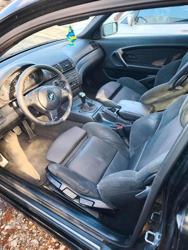 Gebraucht BMW 318 143 PS (105 kW) 2001 Schwarz Kleinwagen